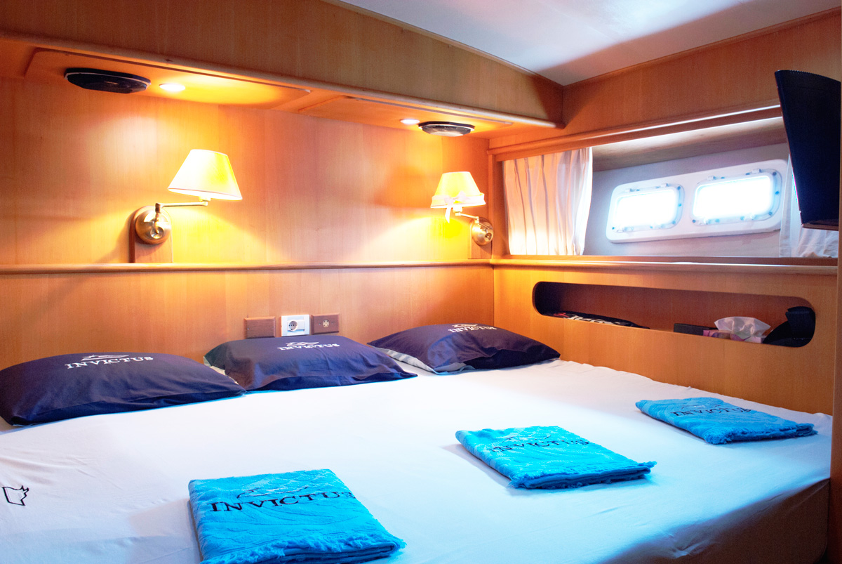 Name: “Invictus” – Bertram Convertible Flybridge, 16m American Luxury Yacht