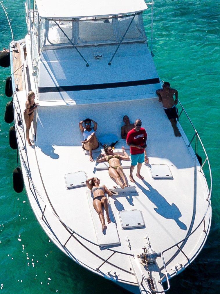 Name: “Invictus” – Bertram Convertible Flybridge, 16m American Luxury Yacht